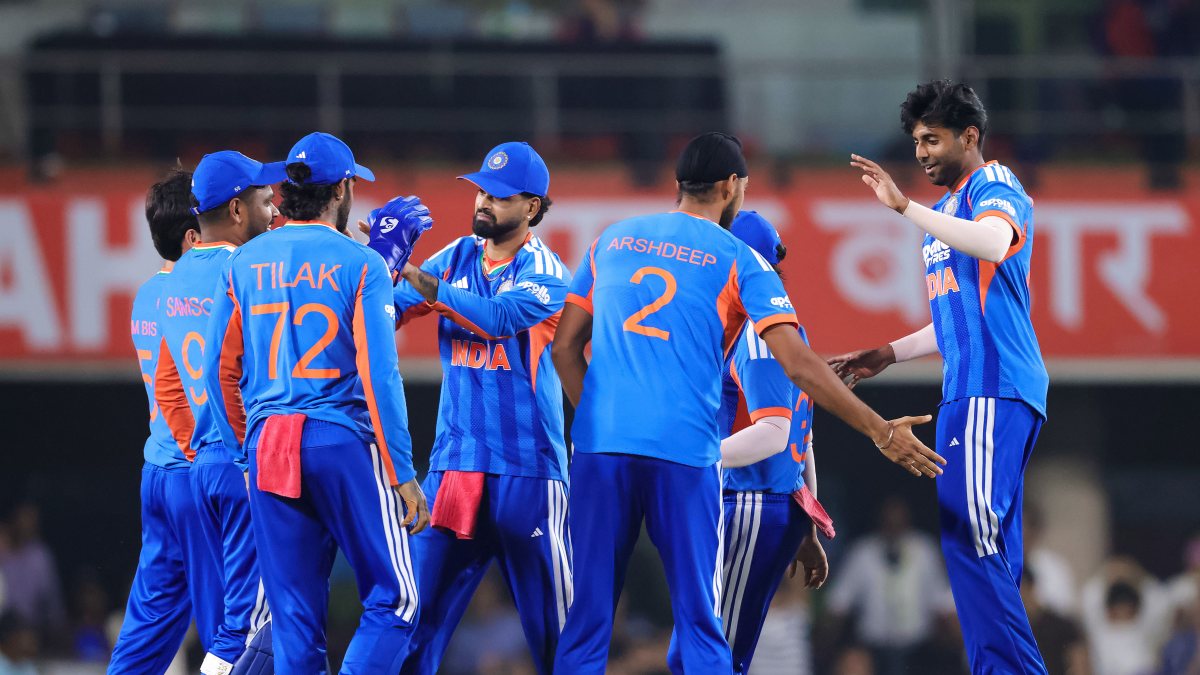 India celebrate Kamil Pooran wicket in 2nd T20I