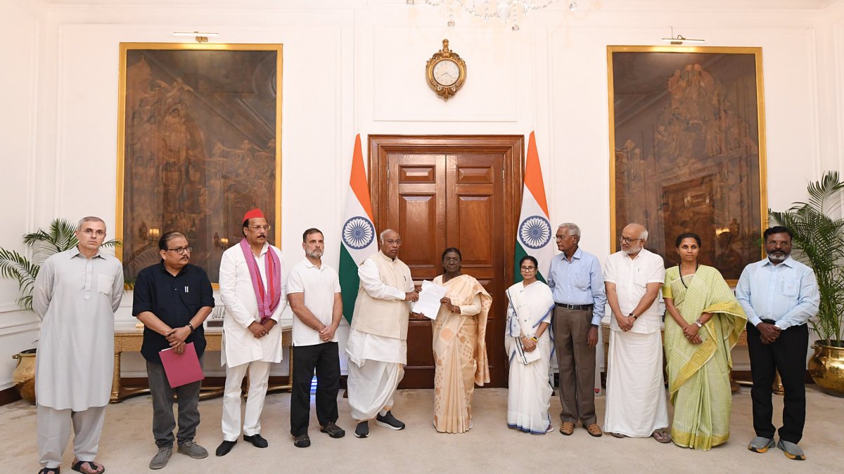 India bloc leaders meet President Murmu over Election Commission