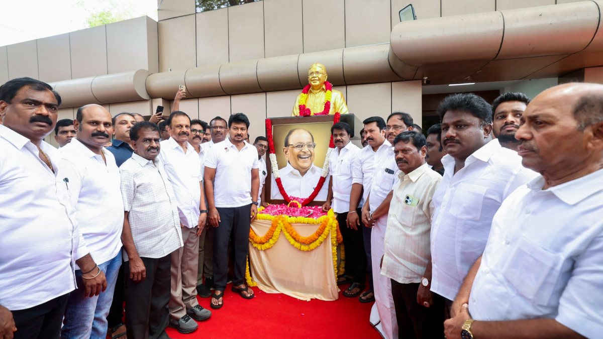 Udhayanidhi Stalin pays homage to Murasoli Selvam in Chennai