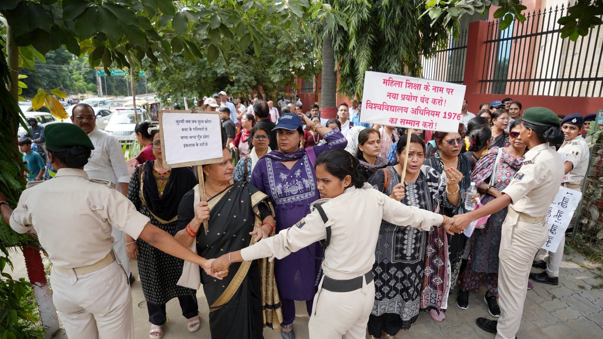 Bihar police block teachers protest march in Patna
