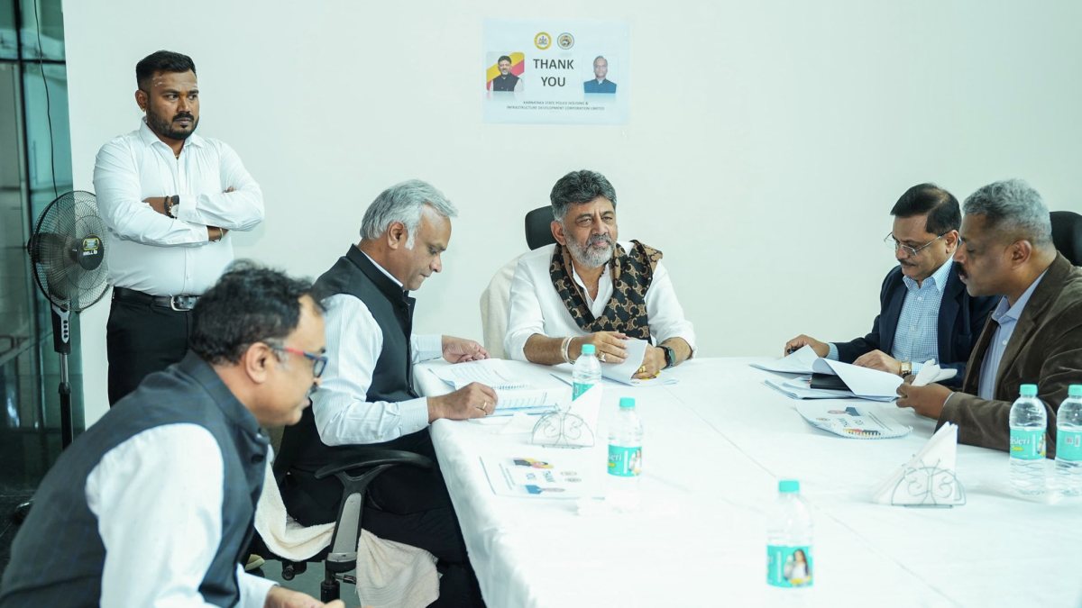 Karnataka CM reviews project status at Bengaluru command centre
