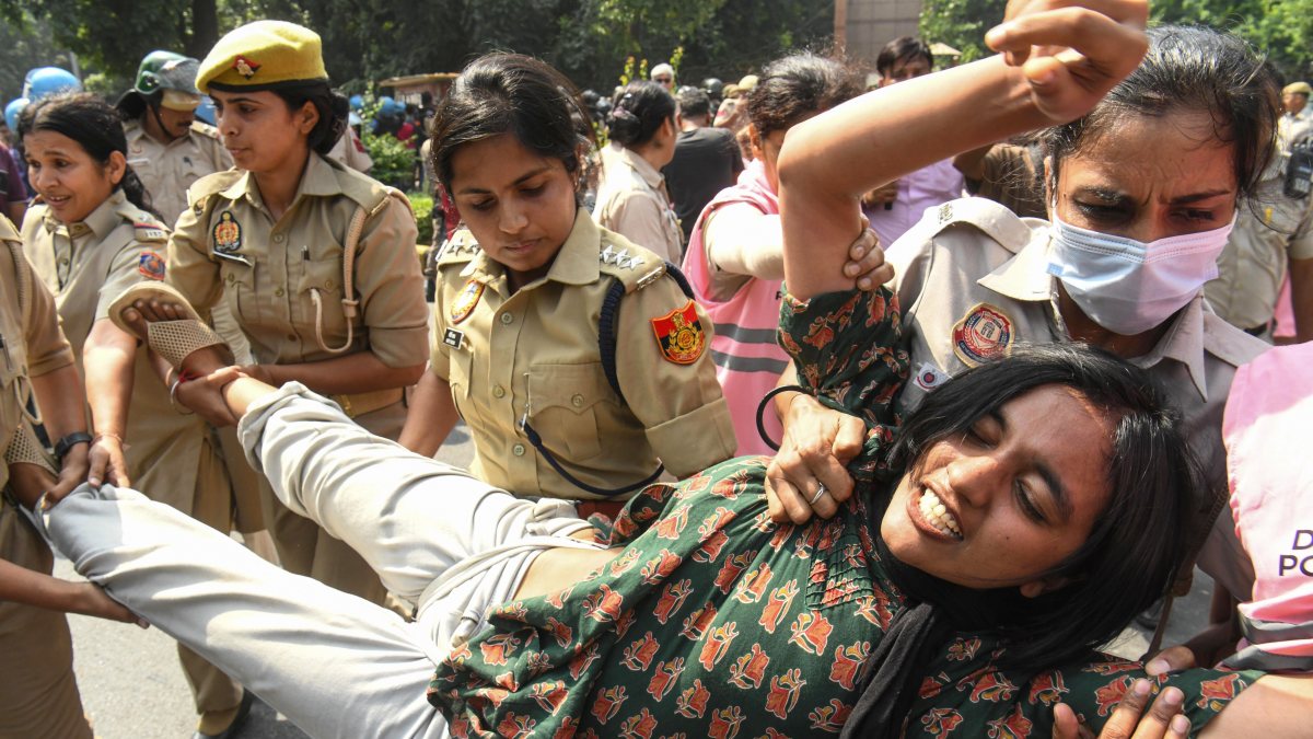 Delhi Police detain protester near Gol Dak Khana amid CJP protest