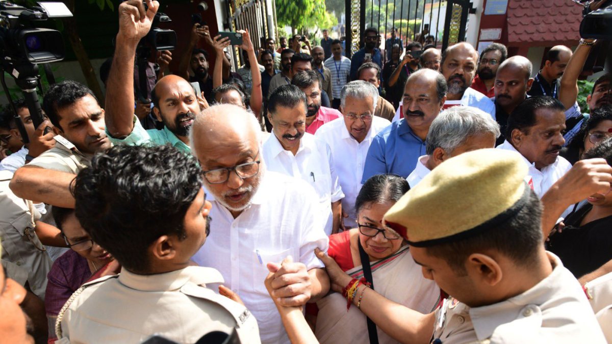 Pinarayi Vijayan detained by Delhi Police at Jantar Mantar protest