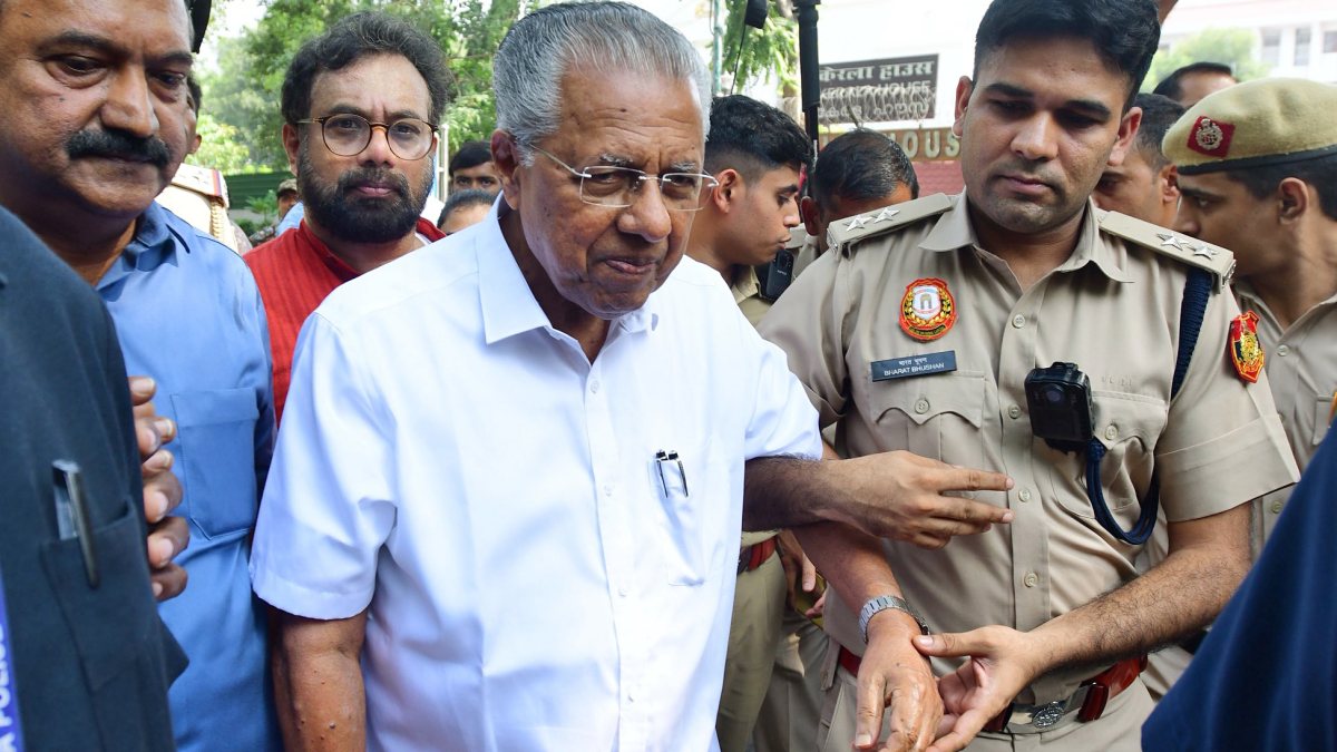 Pinarayi Vijayan detained by Delhi Police at Jantar Mantar protest