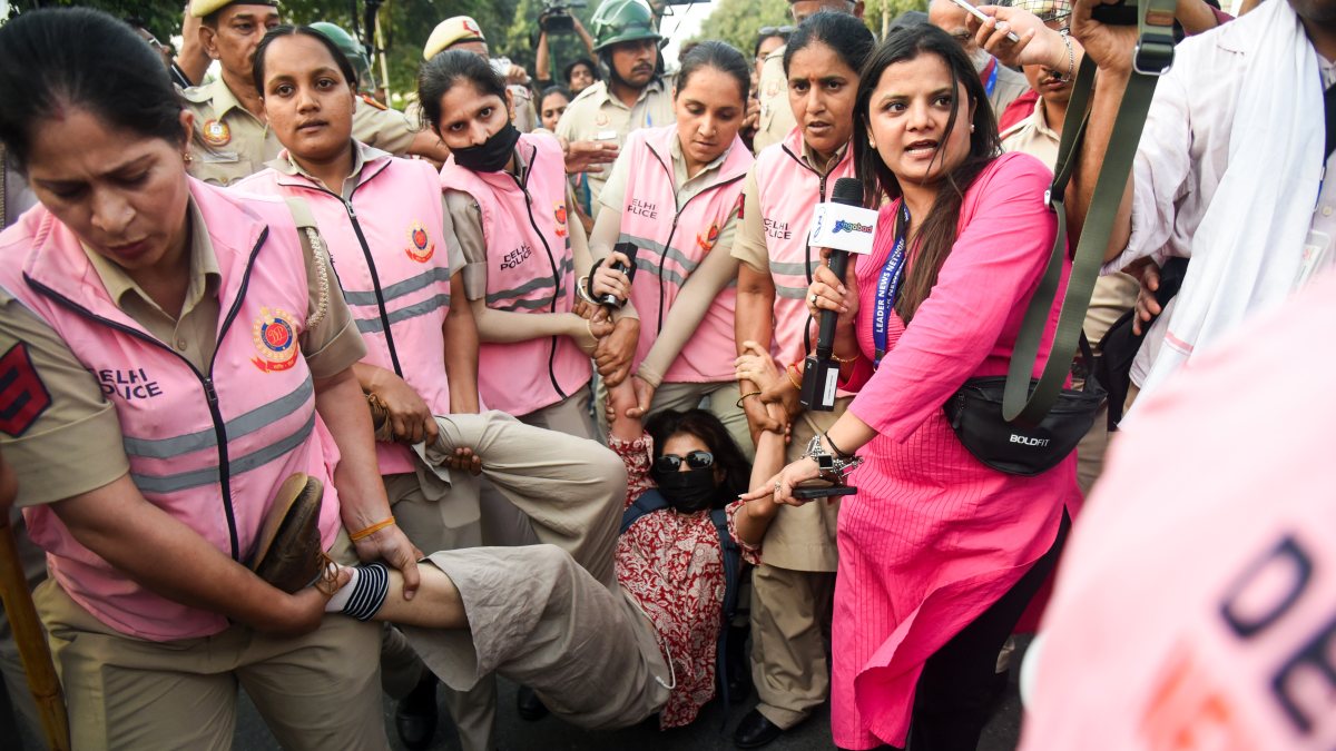 Delhi Police Pink Force detains protester near Connaught Place