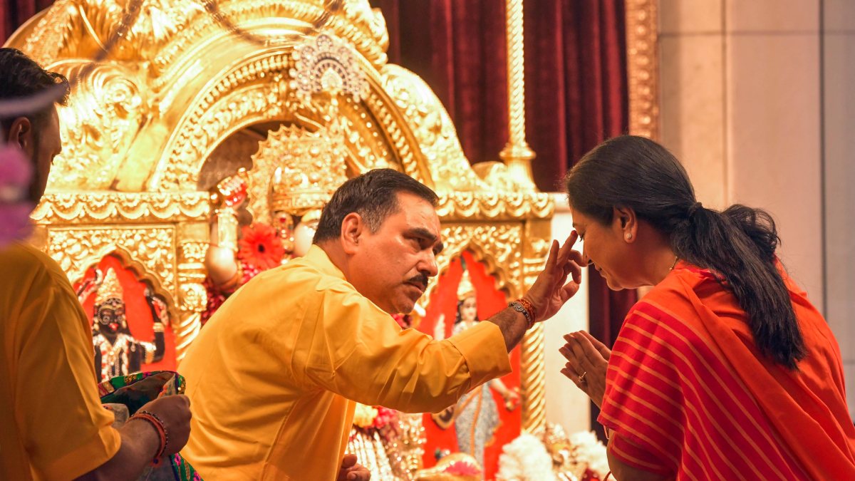 Delhi CM Rekha Gupta offers prayers at Jhandewalan temple on Navratri