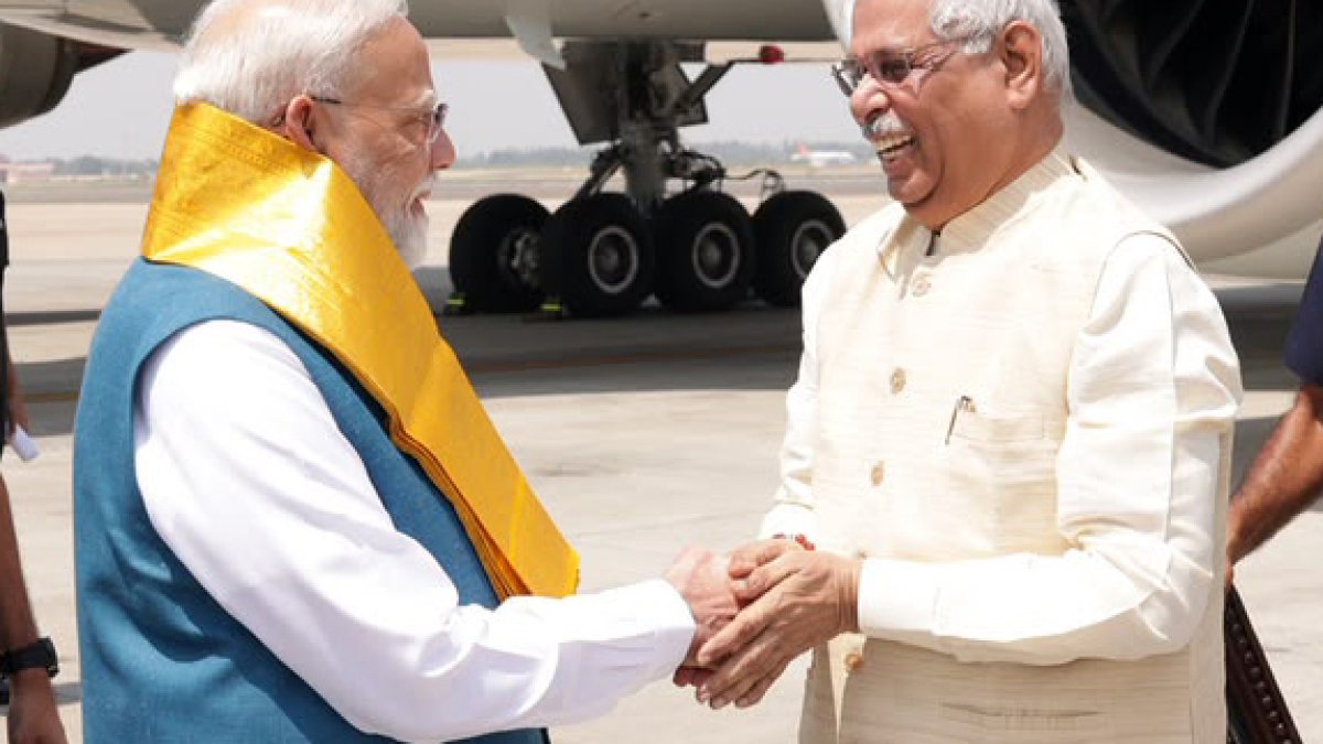 PM Modi welcomed by Tamil Nadu governor in Chennai