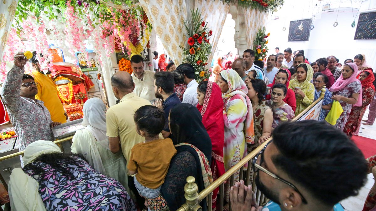 Devotees throng Sheetla Mata Mandir in Amritsar on Navratri first day