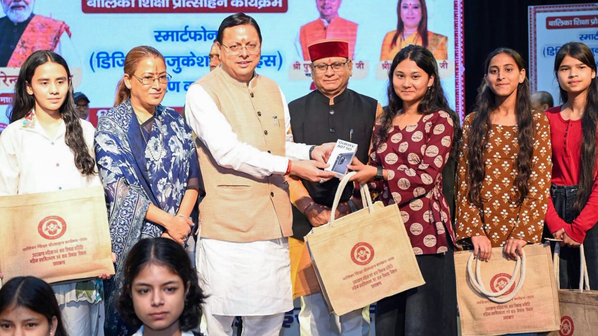 Uttarakhand CM Dhami distributes digital devices to girl students