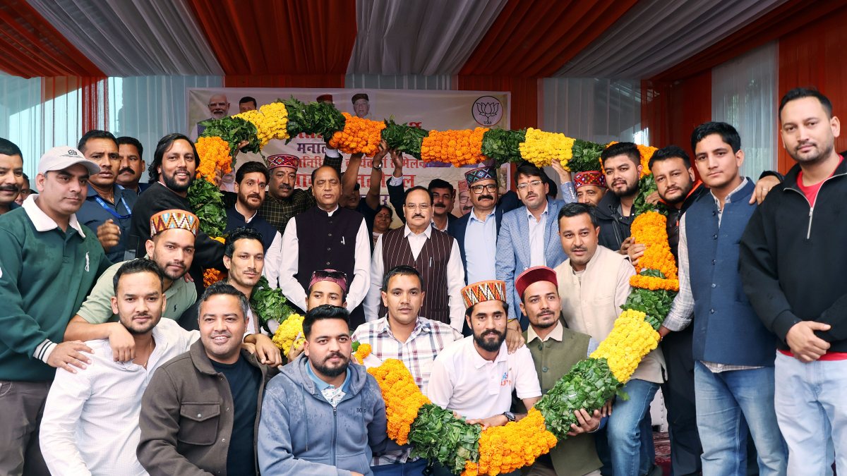 JP Nadda garlanded at Kullu conference