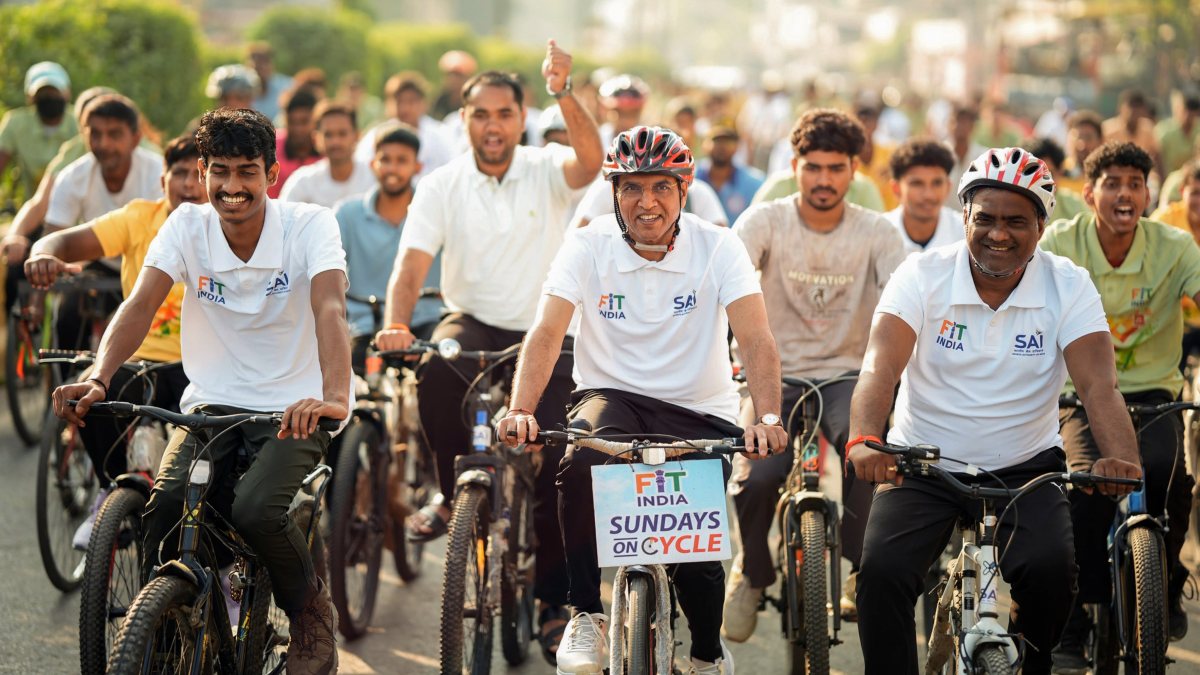 Mandaviya leads Fit India cycle rally in Varanasi