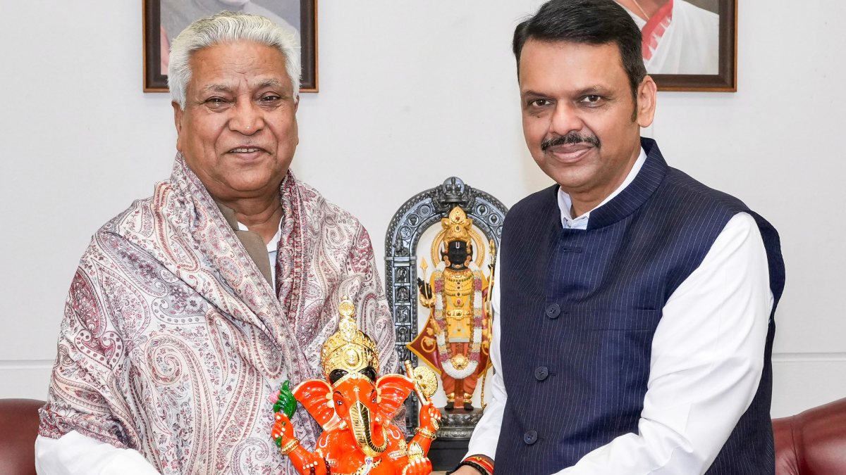 Fadnavis meets RSS Sampark Pramukh Ram Lal in Mumbai