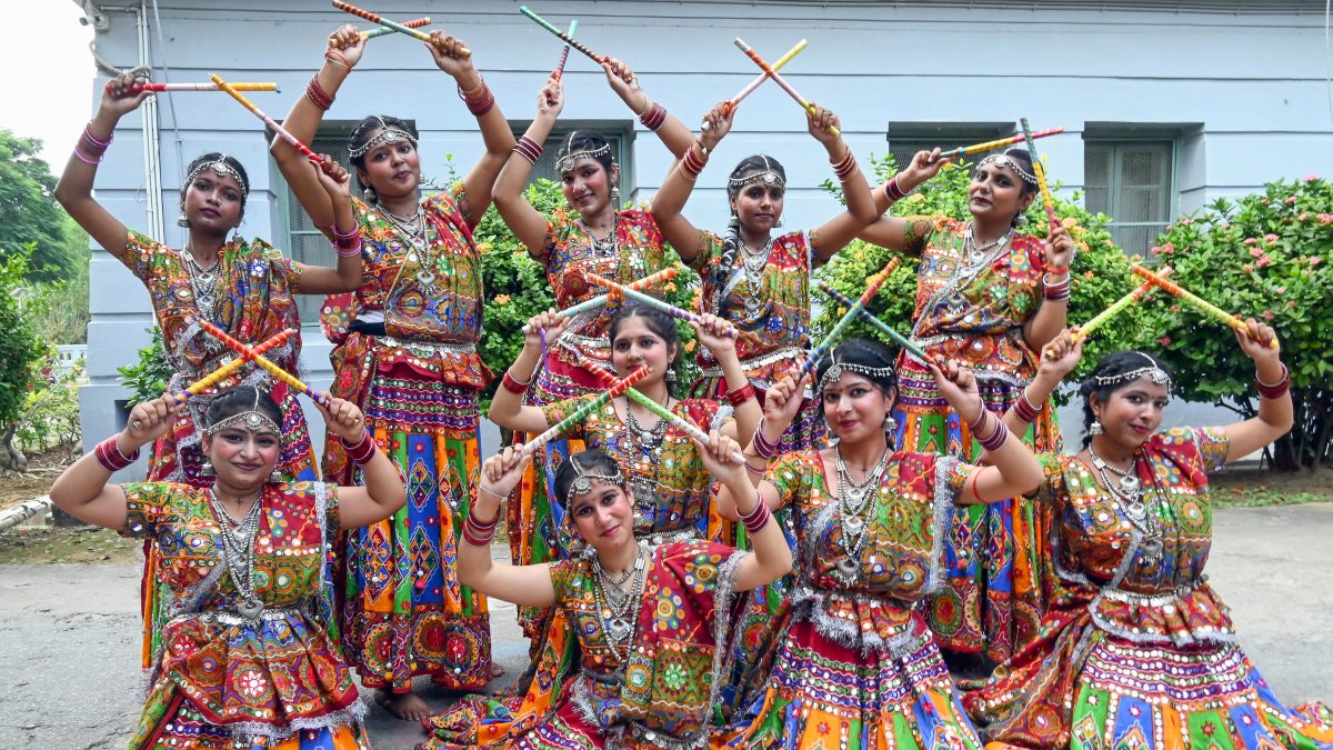 Students in Gujarati attire pose at Patna dandiya competition