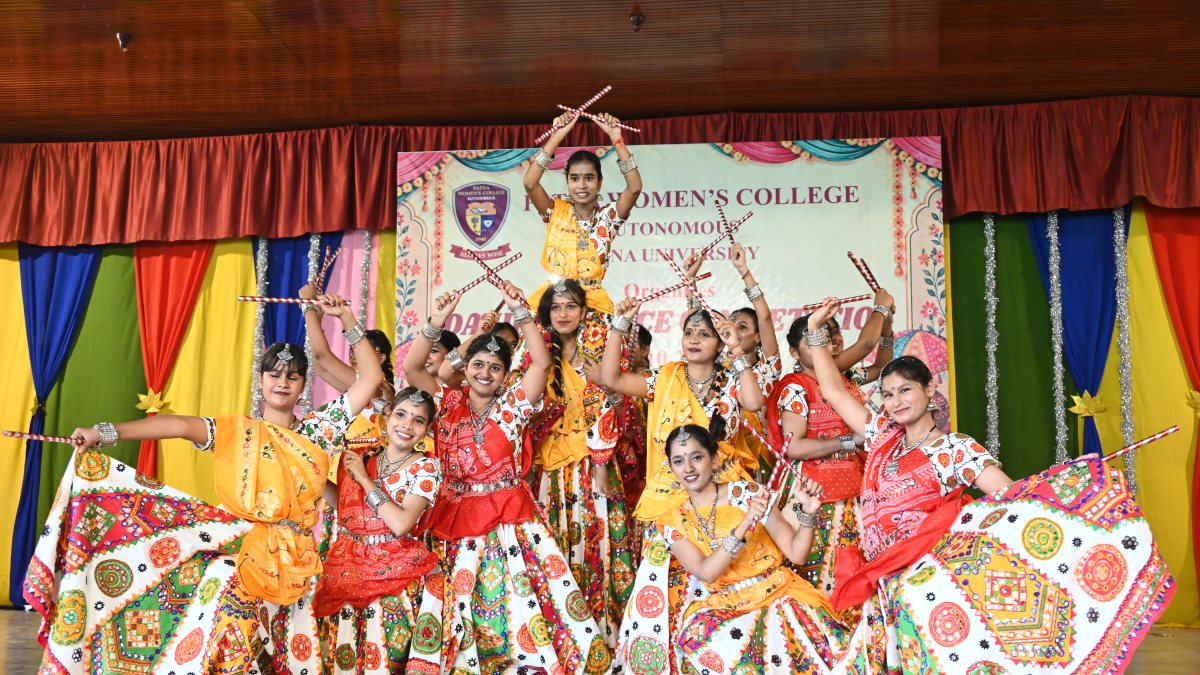 Students in Gujarati attire pose at Patna dandiya competition