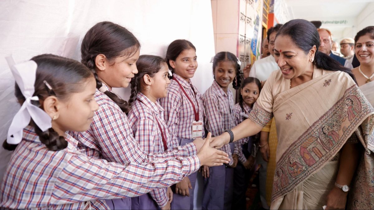 Delhi CM transfers 70.69 crore for MCD school students
