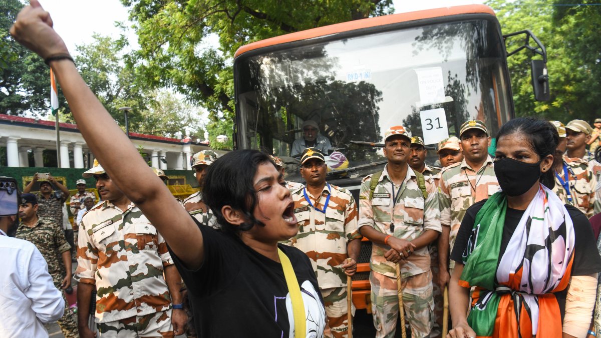 Youth Congress protests outside Parliament Street police station