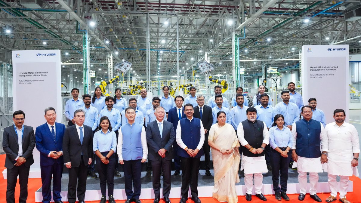Hyundai plant inaugurated in Talegaon with Chung and Fadnavis