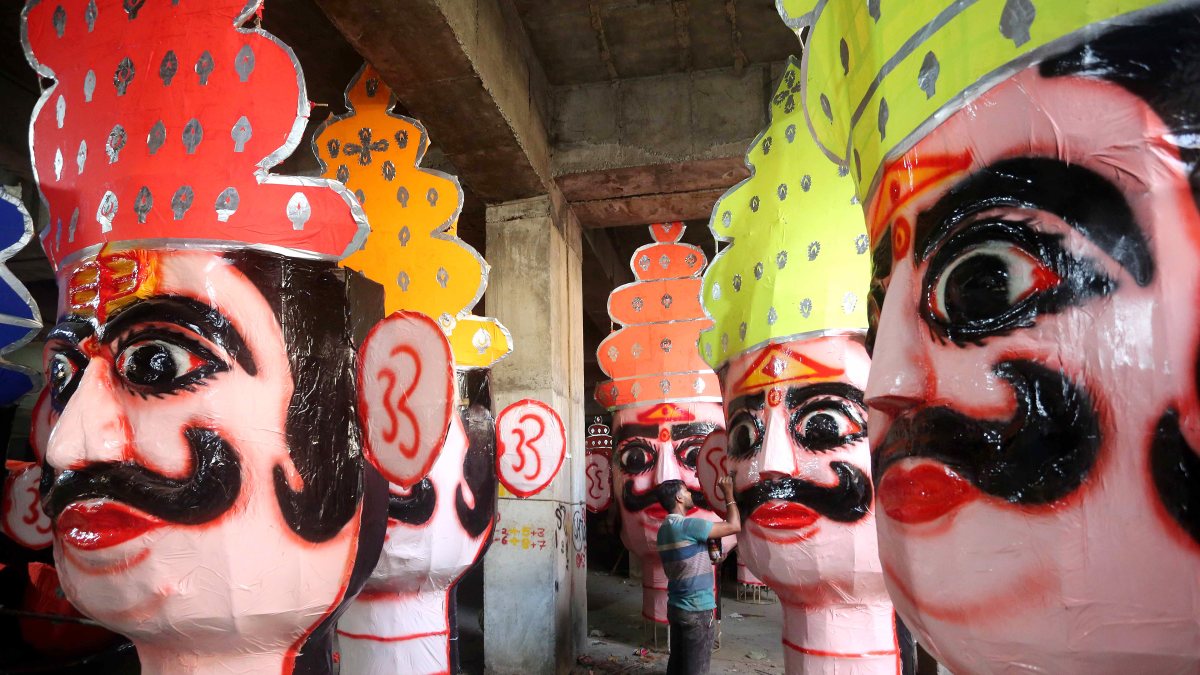 Artisan paints Ravana effigy ahead of Dussehra in Bhopal