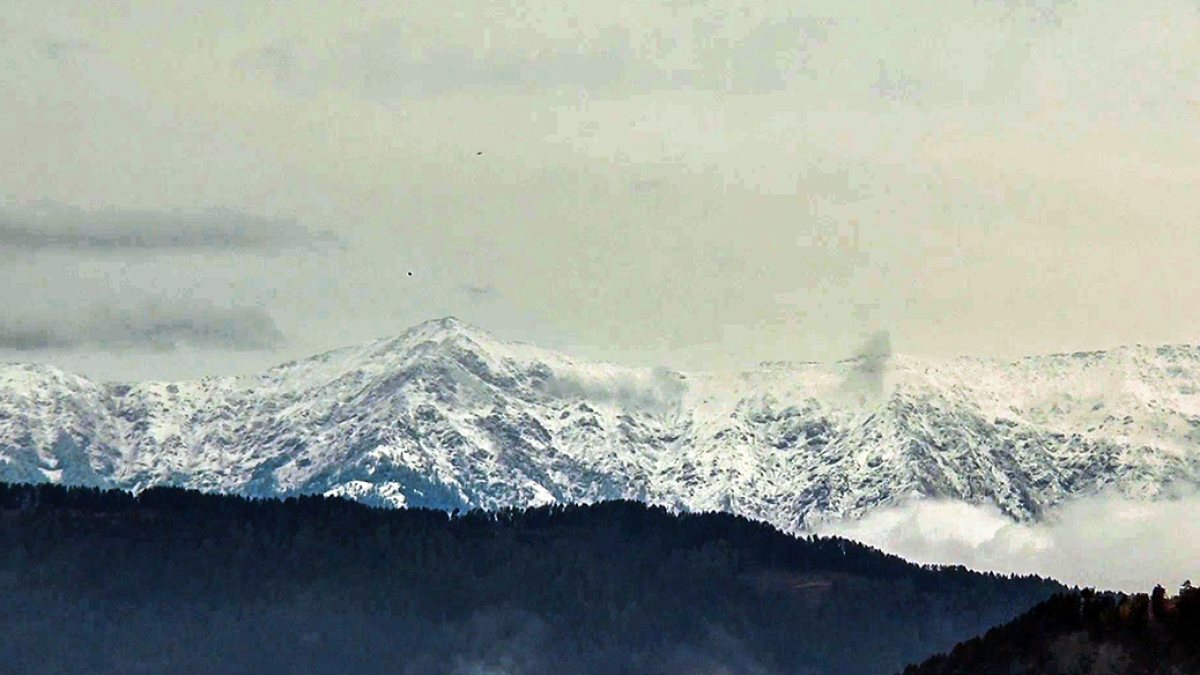 First snowfall covers Kailash Range and Ashapati Glacier in Doda