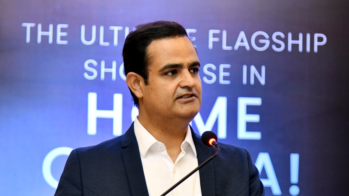 Optoma India MD Vijay Sharma addresses Hyderabad media event