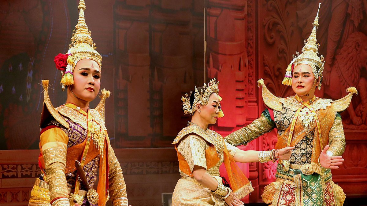 Thai artists perform at Bhopal Ramleela festival
