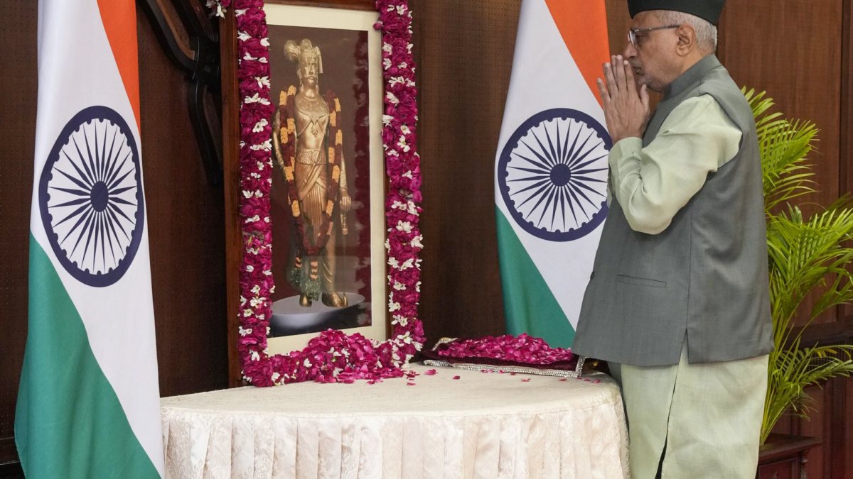 VP Radhakrishnan pays tribute to freedom fighter Kattabomman
