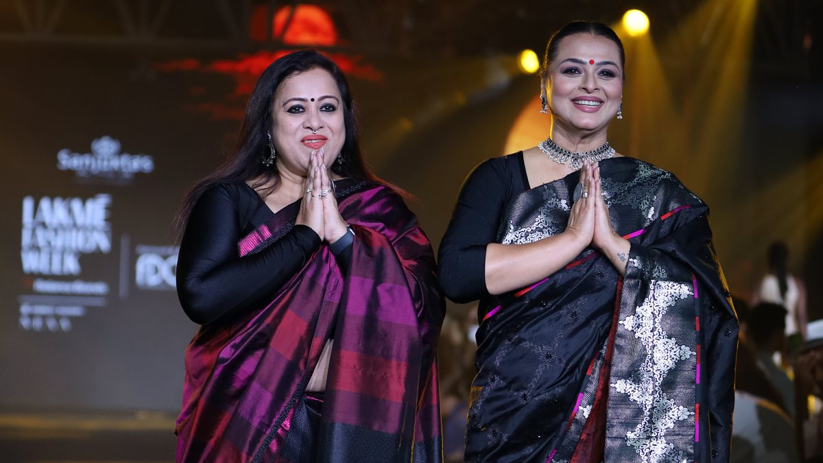 Shilpa Shirodkar walks ramp for Prathima Pandey at Lakme Fashion Week