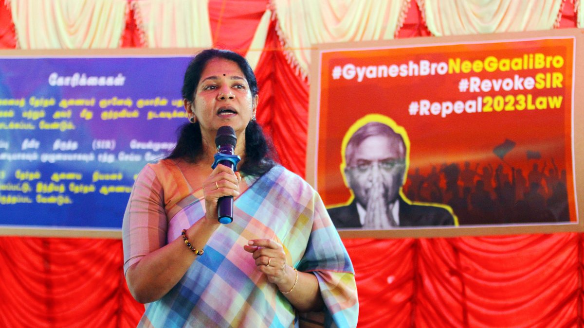 Kanimozhi joins protest seeking election commissioner resignation