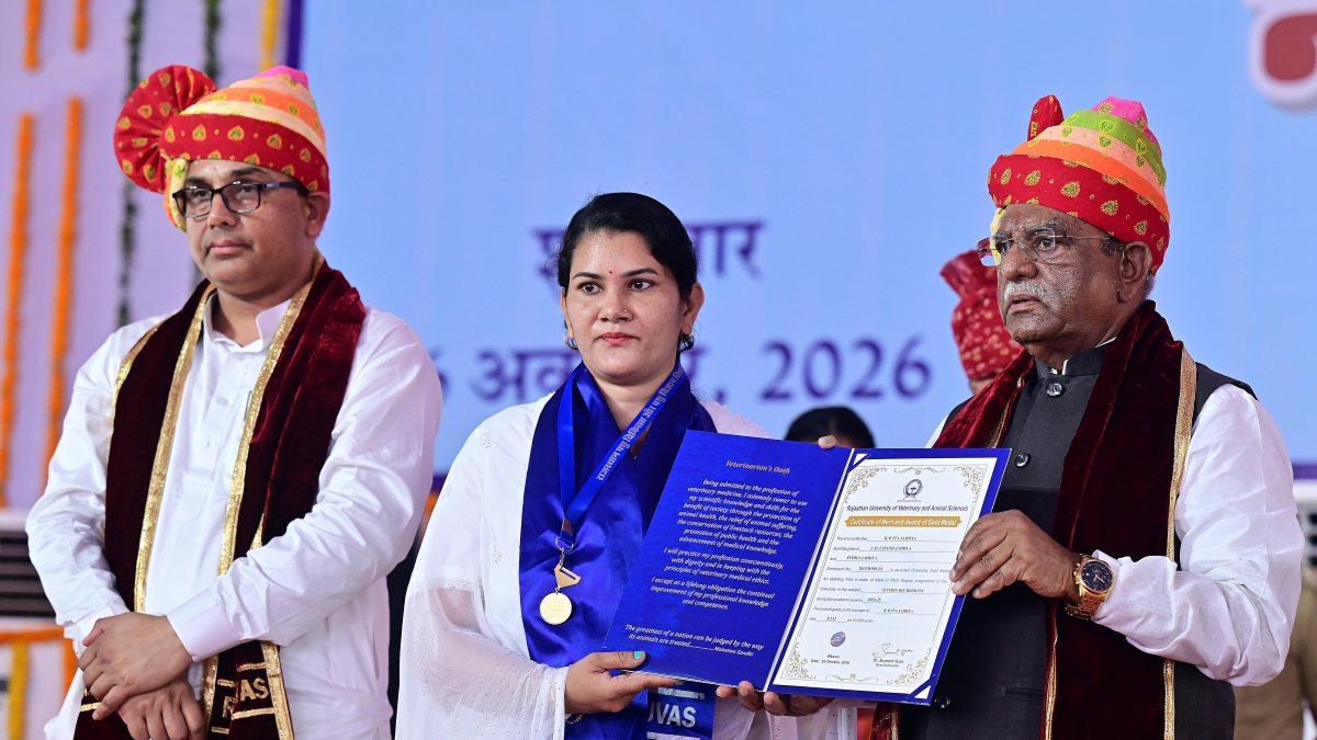 Rajasthan governor presents degree at veterinary convocation