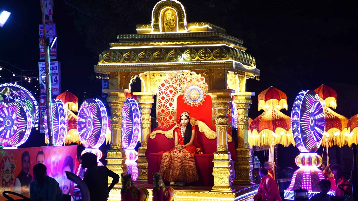 Artist dressed as Goddess Sita leads Navratri procession in Prayagraj