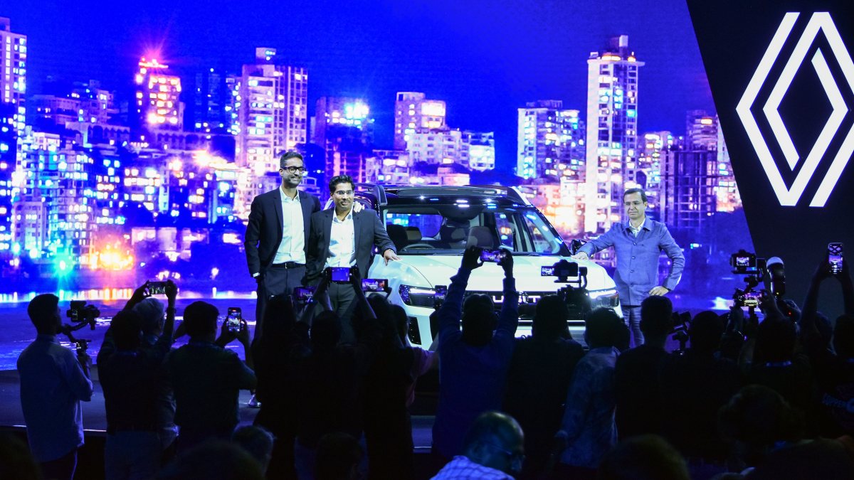 Renault launches Duster Strong Hybrid E-Tech 160 in Mumbai