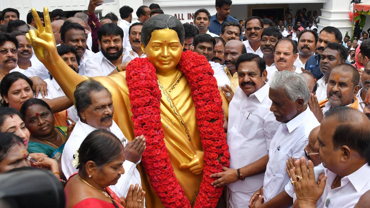 AIADMK enters 55th year as Palaniswami pays tribute to Jayalalithaa