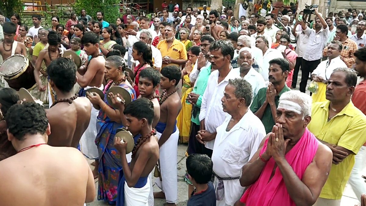 Devotees perform rituals on first day of Aippasi at Tiruchirappalli temple