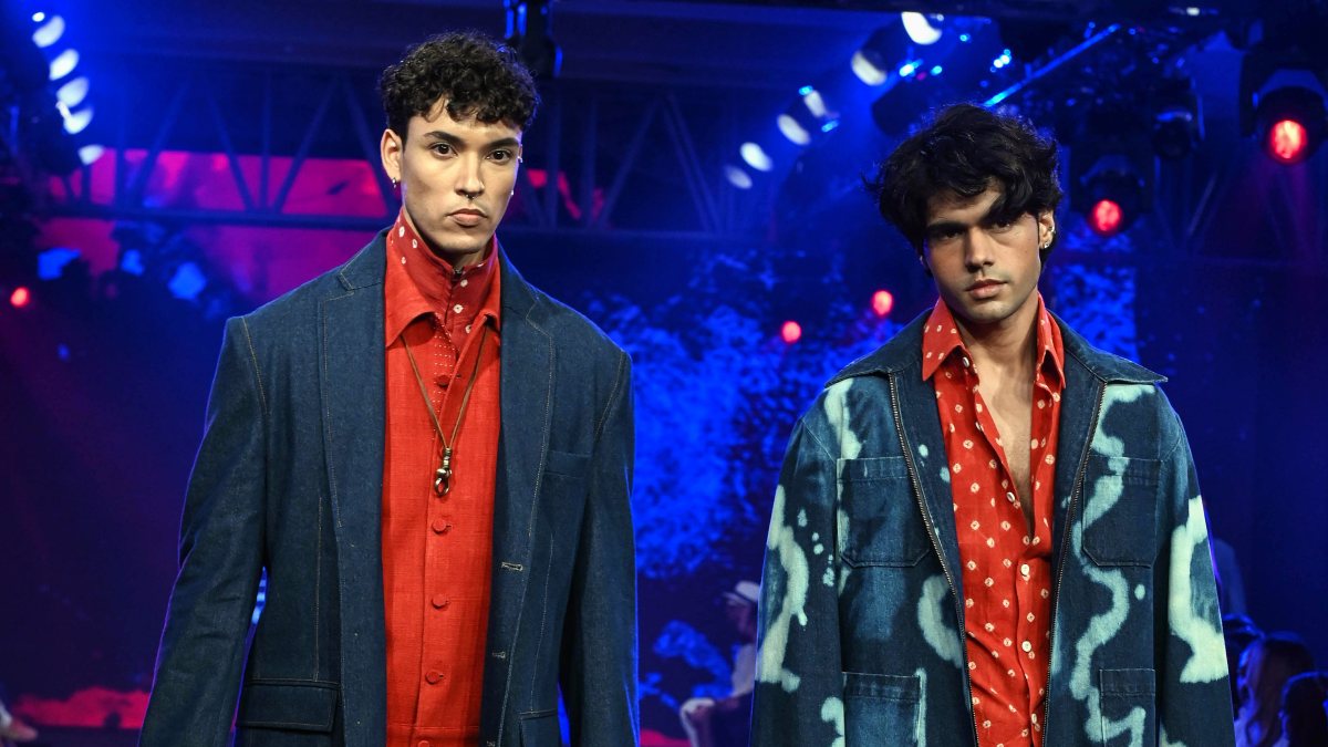 Models showcase Manish Malhotra collection at Lakme Fashion Week