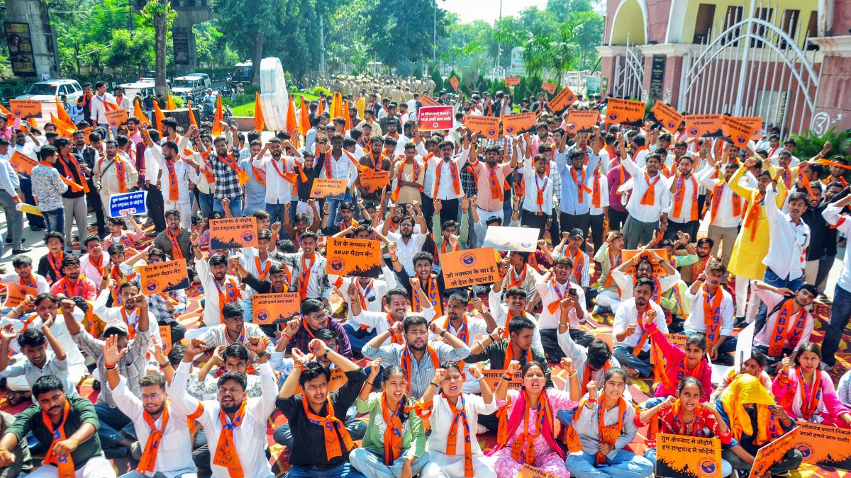 ABVP stages sit-in protest at Lucknow University over SIR row