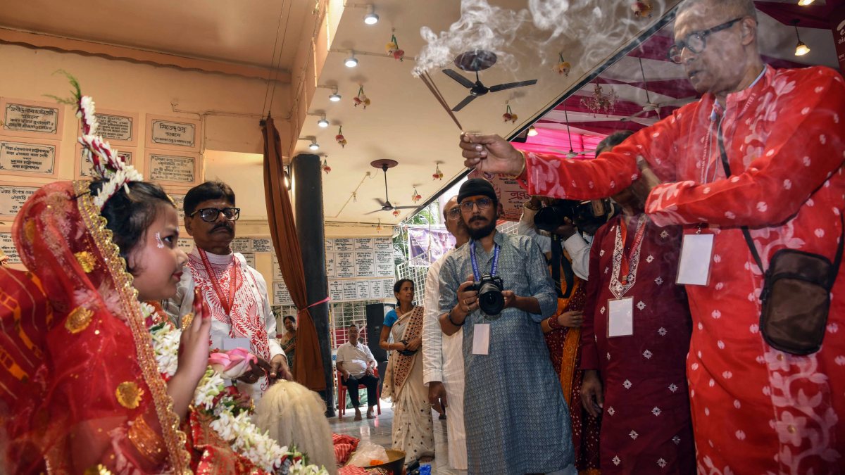 Priest performs Kunwari Kunya puja ritual in Patna