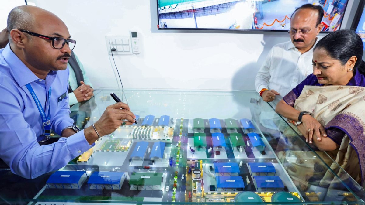 Delhi CM Rekha Gupta inaugurates 200-TPD biogas plant model