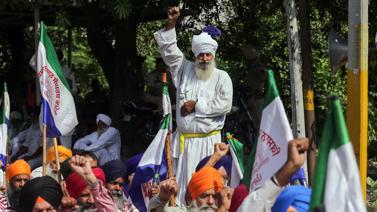 Farmers protest drug menace outside Punjab minister's Amritsar home