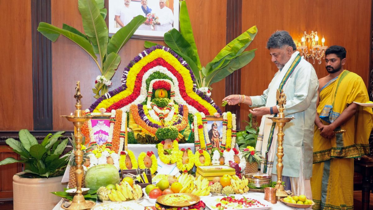 Karnataka CM DK Shivakumar offers prayers at Vidhana Soudha