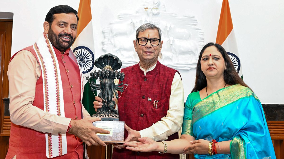 Haryana CM Saini gifts Krishna idol to governor