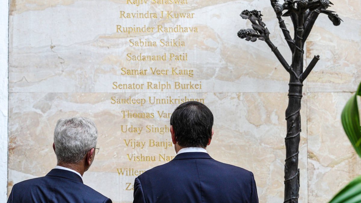 Jaishankar and Rubio honor 26/11 victims at Taj memorial