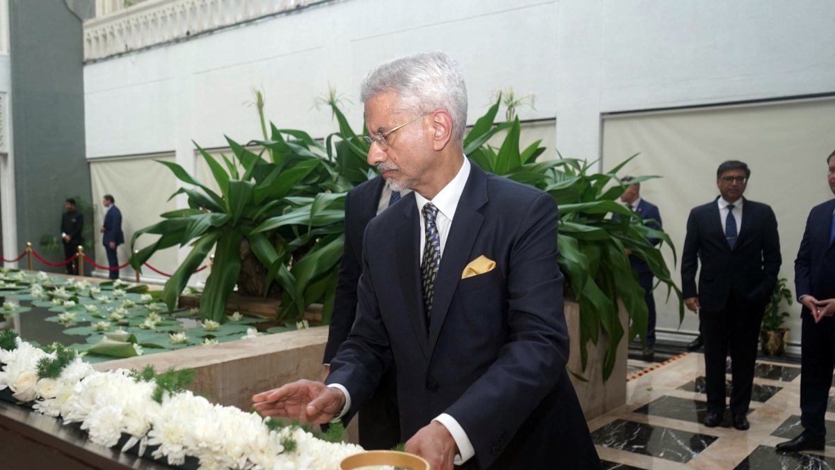 Jaishankar lays wreath at 26/11 memorial in Mumbai
