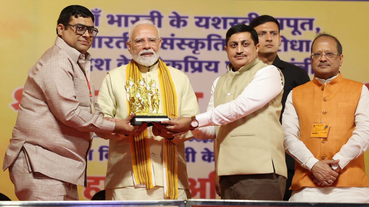 PM Modi felicitated at Dussehra celebrations in Delhi
