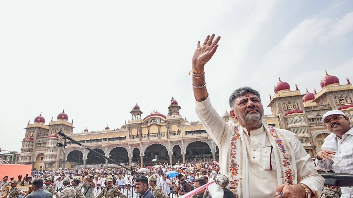 Karnataka CM inaugurates Vijayadashami procession at Mysuru Dasara