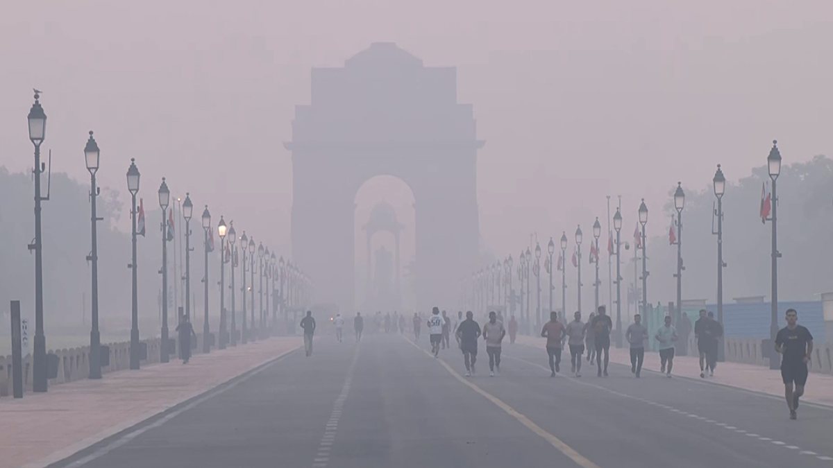 Joggers brave poor air quality near India Gate as smog blankets Delhi
