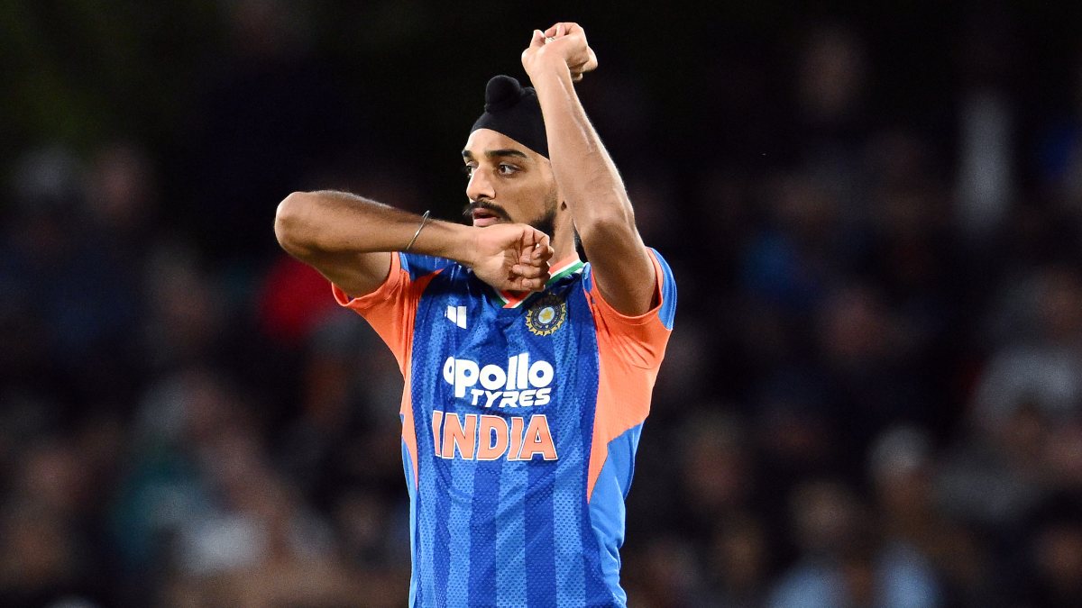 Arshdeep Singh bowls in first T20I against New Zealand