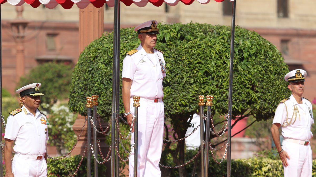 Italian navy chief receives guard of honour in New Delhi