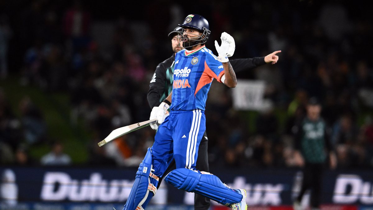 Shreyas Iyer bats in first T20I against New Zealand