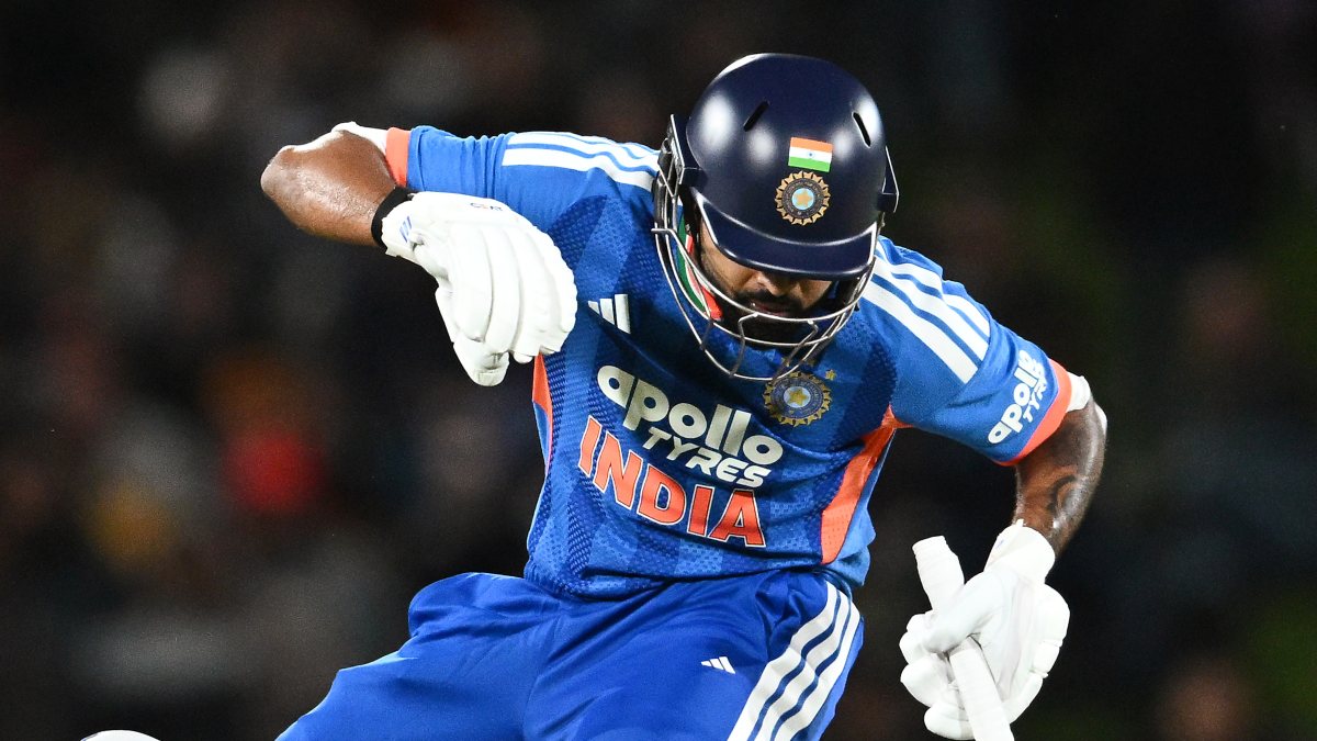 Shreyas Iyer hit by ball in first T20I against New Zealand