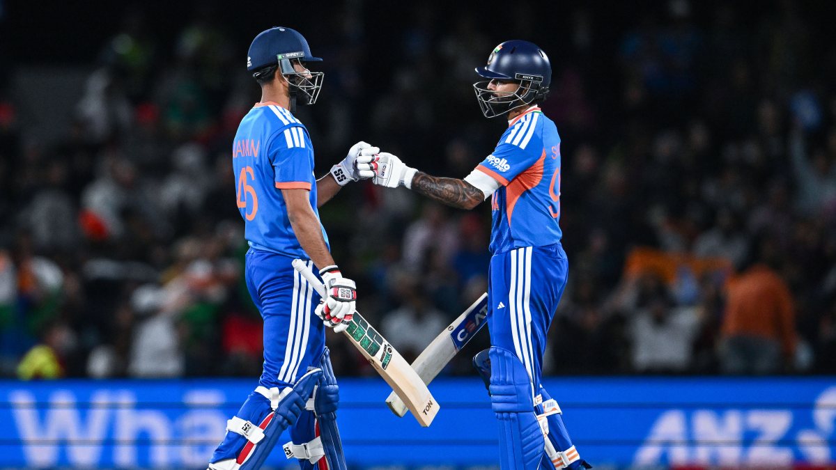 Naman Dhir and Shreyas Iyer celebrate partnership in Christchurch T20I
